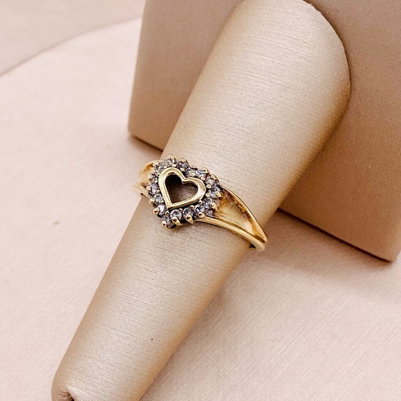 Kay Jewelers Jewelry Euc K Yellow Gold Diamond Heart Ring Poshmark